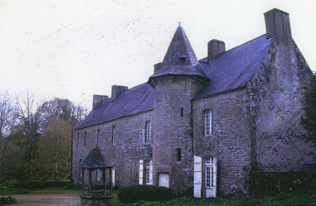 Manoir de Tromeur : Façade ouest, vue générale