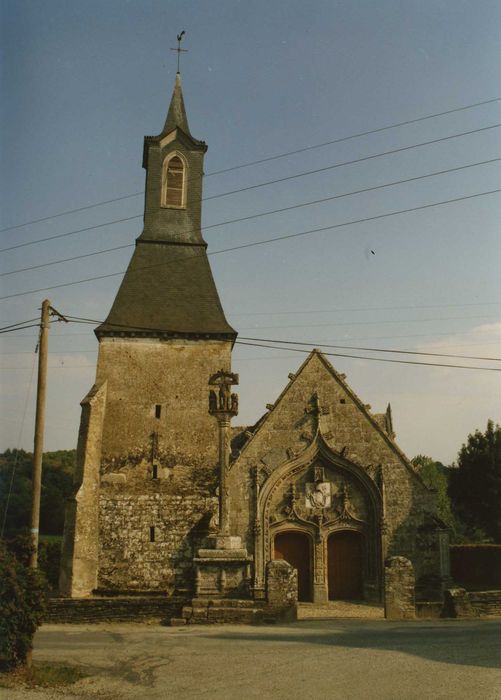 Eglise Saint-Golven et son calvaire