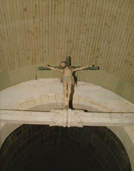 statue : Christ en croix