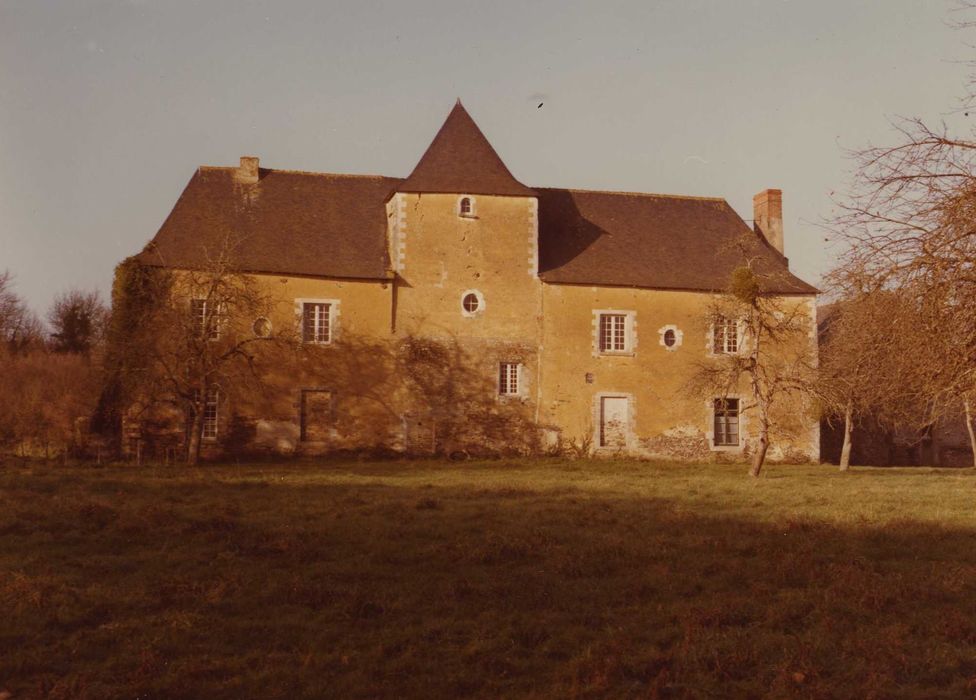 Manoir de la Cour : Logis, façade est, vuegénérale