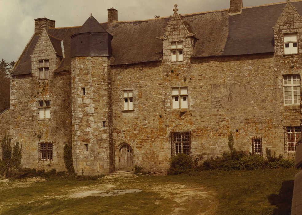 Château du Plessis-Josso : Logis, façade sud-ouest, vue générale