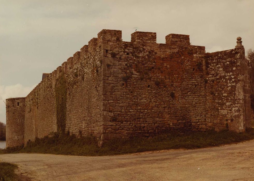 Château du Plessis-Josso : Remparts, ensemble sud-ouest, vue générale