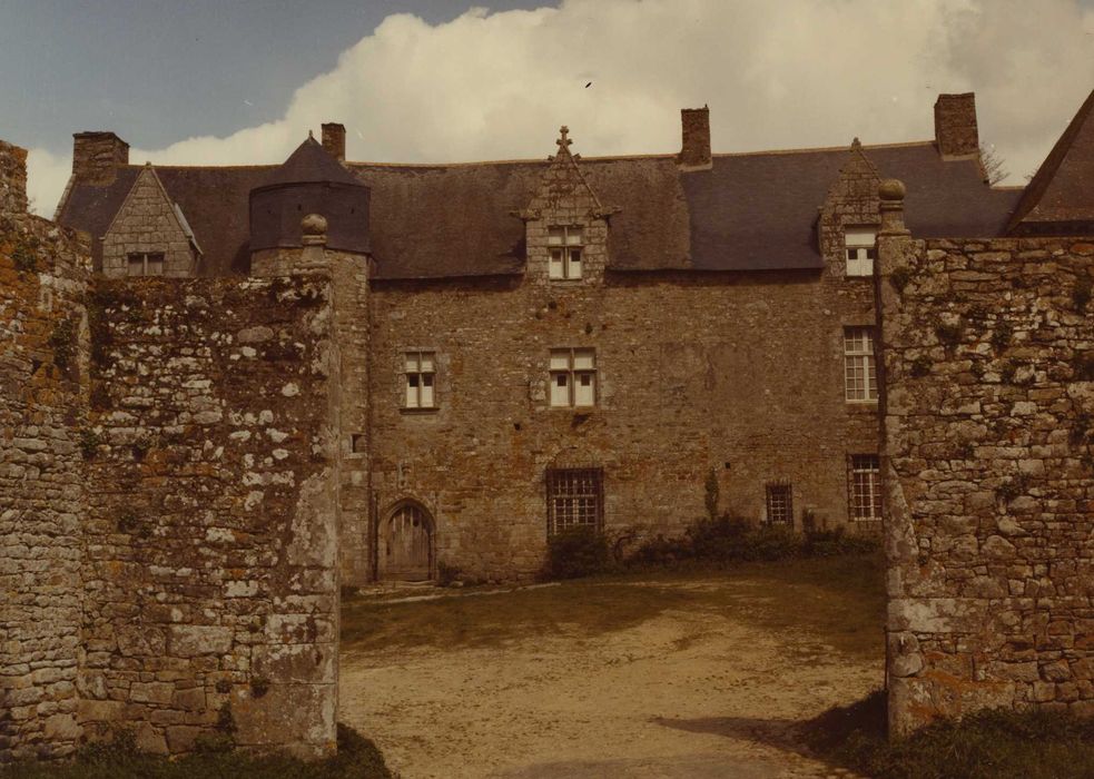 Château du Plessis-Josso : Logis, façade sud-ouest, vue partielle