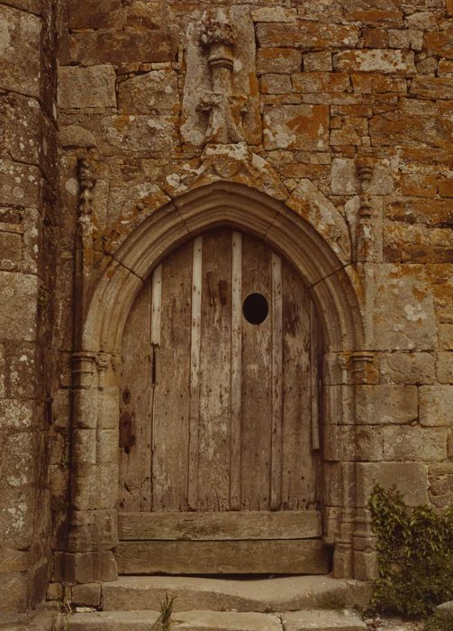 Château du Plessis-Josso : Logis, façade sud-ouest, détail de la porte d’accès