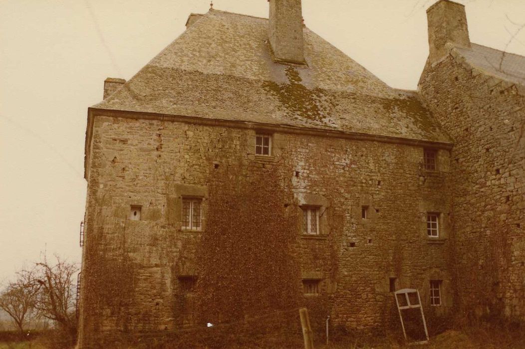 Château du Plessis-Josso : Pavillon, façade nord, vue générale