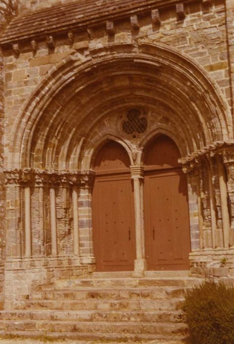 Eglise de la Trinité : Portail occidental, vue générale