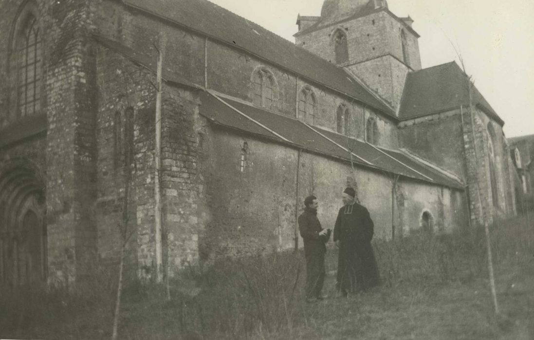 Eglise de la Trinité : Façade latérale sud, vue partielle