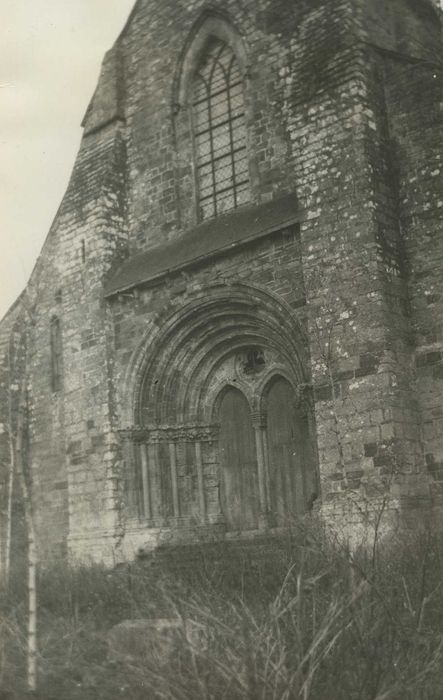 Eglise de la Trinité : Façade occidentale, vue partielle