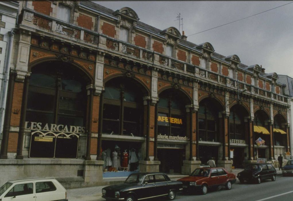 Immeuble des anciens Etablissements Petit-Fers : Façade sur rue, vue générale