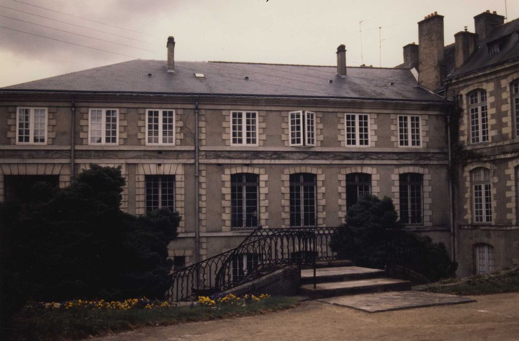 Hôtel de Limur : Petit Hôtel, façade nord, vue partielle