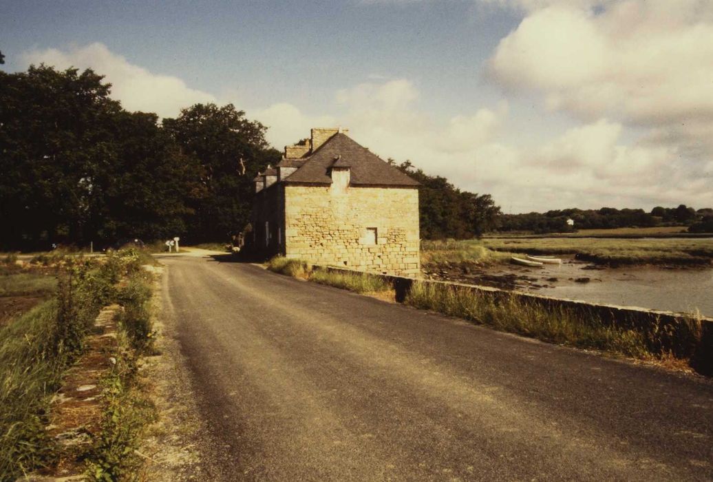 Moulin de Kervilio : Vue générale du moulin dans son environnement