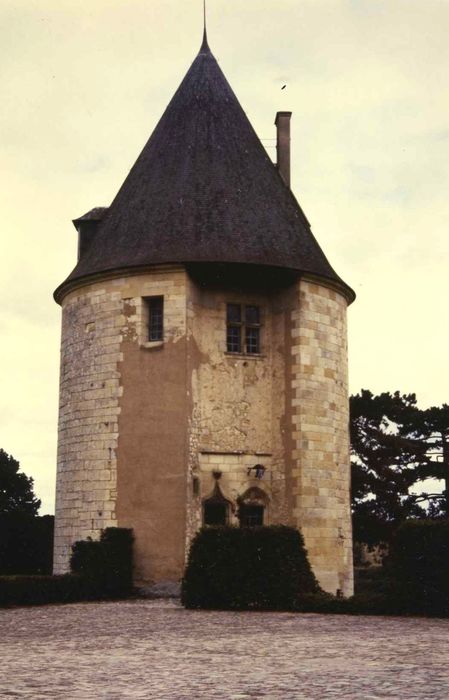 Château : Tour de la chapelle, vue générale