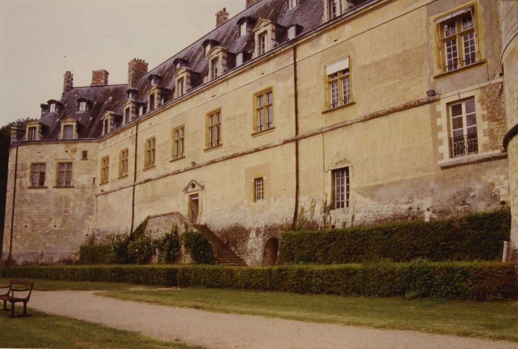 Château : Logis, aile est, façade est, vue générale