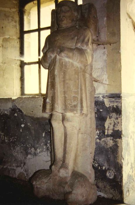 Gisant provenant de Neuvy-le-Barrois : Louis des Barres (?)