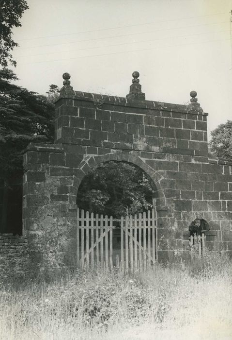 Château de la Vallée : Porche d’accès sud, vue générale