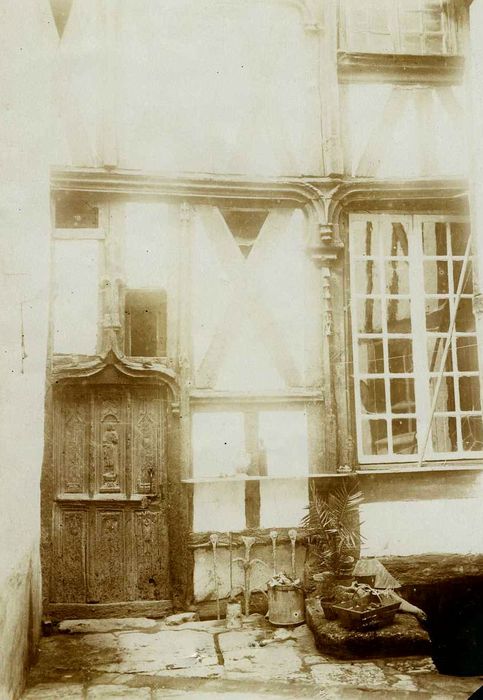 Maison, dite de Jeanne d'Arc : Façade sur cour, vue partielle