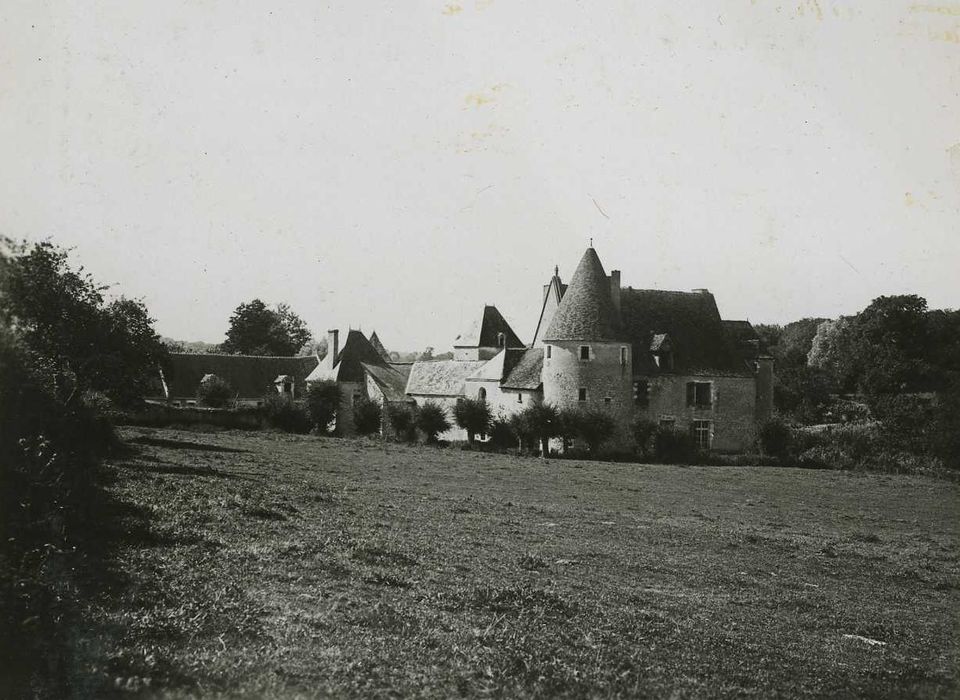 Château de Buranlure : Vue générale du château dans son environnement