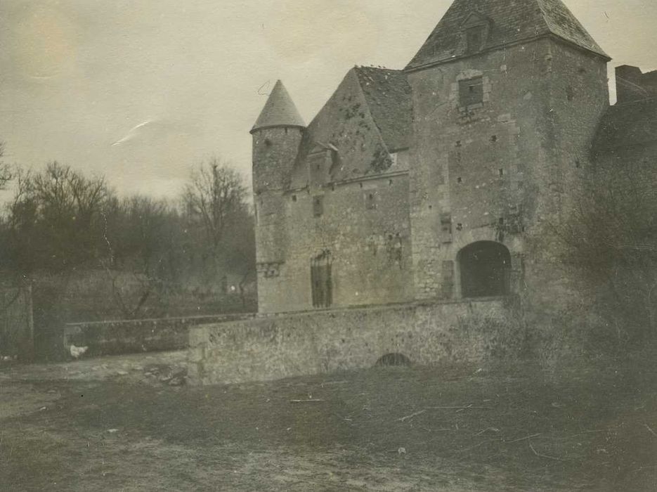 Château de Buranlure : Façade ouest, vue partielle