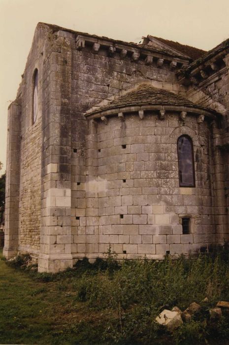 Eglise du prieuré Saint-Etienne d'Allichamps : Absidiole et bras sud du transept, vue générale