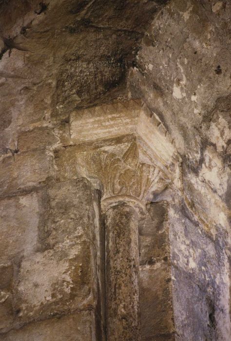 Eglise du prieuré Saint-Etienne d'Allichamps : Transept nord, détail d’un chapiteau