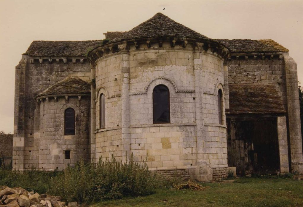 Eglise du prieuré Saint-Etienne d'Allichamps : Chevet, vue générale