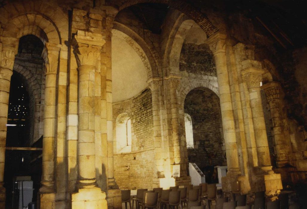 Eglise du prieuré Saint-Etienne d'Allichamps : Croisée du transept, vue générale