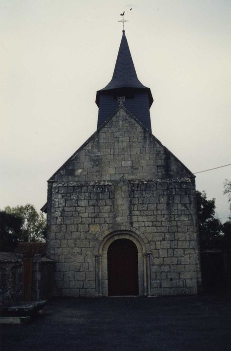 Eglise du prieuré Saint-Germain de La Celle : Façade occidentale, vue générale