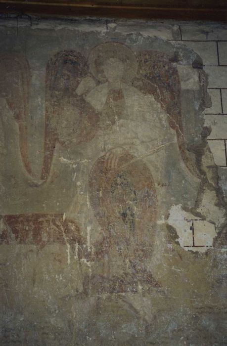 Eglise du prieuré Saint-Germain de La Celle : Peinture monumentale, anges s’appuyant sur un bouclier, détail