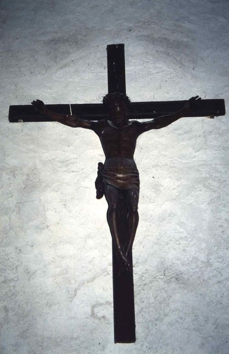 Statue : Christ en croix