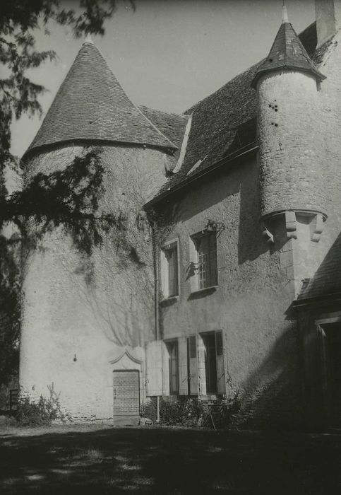 Château du Plessis : Façade nord-ouest, vue partielle