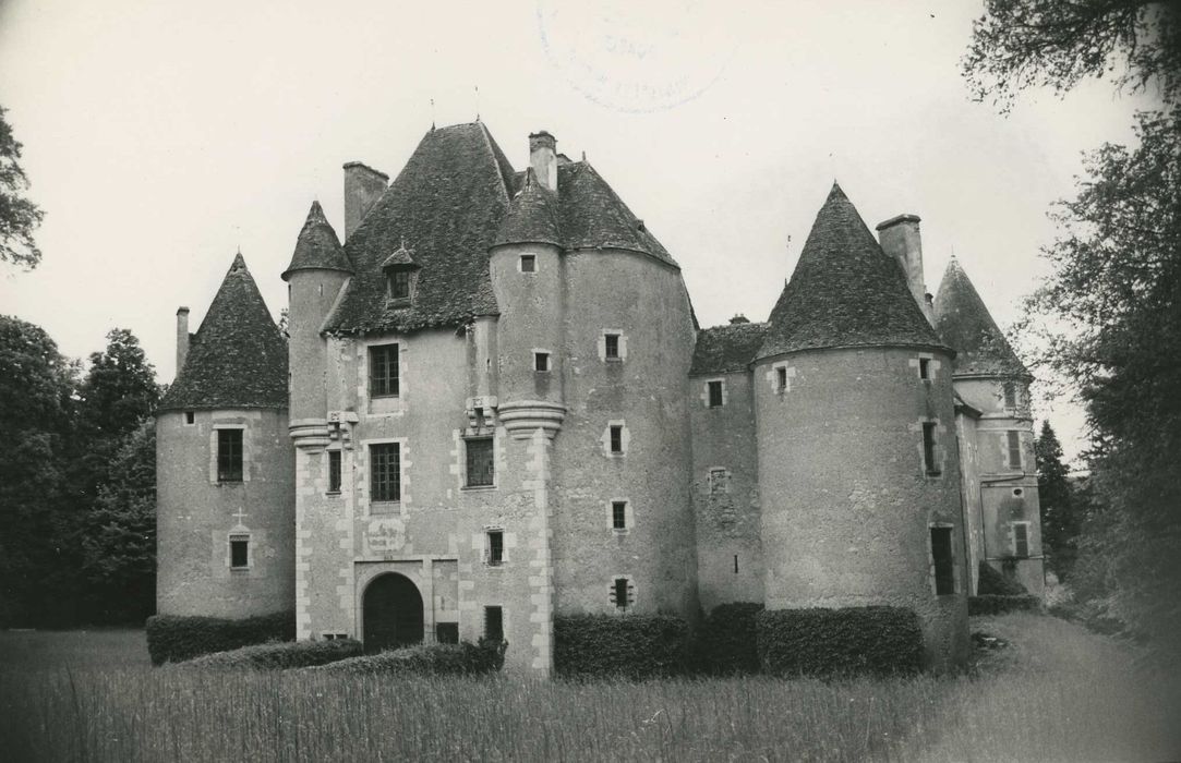 Château d'Yssertieux : Ensemble sud-est, vue générale