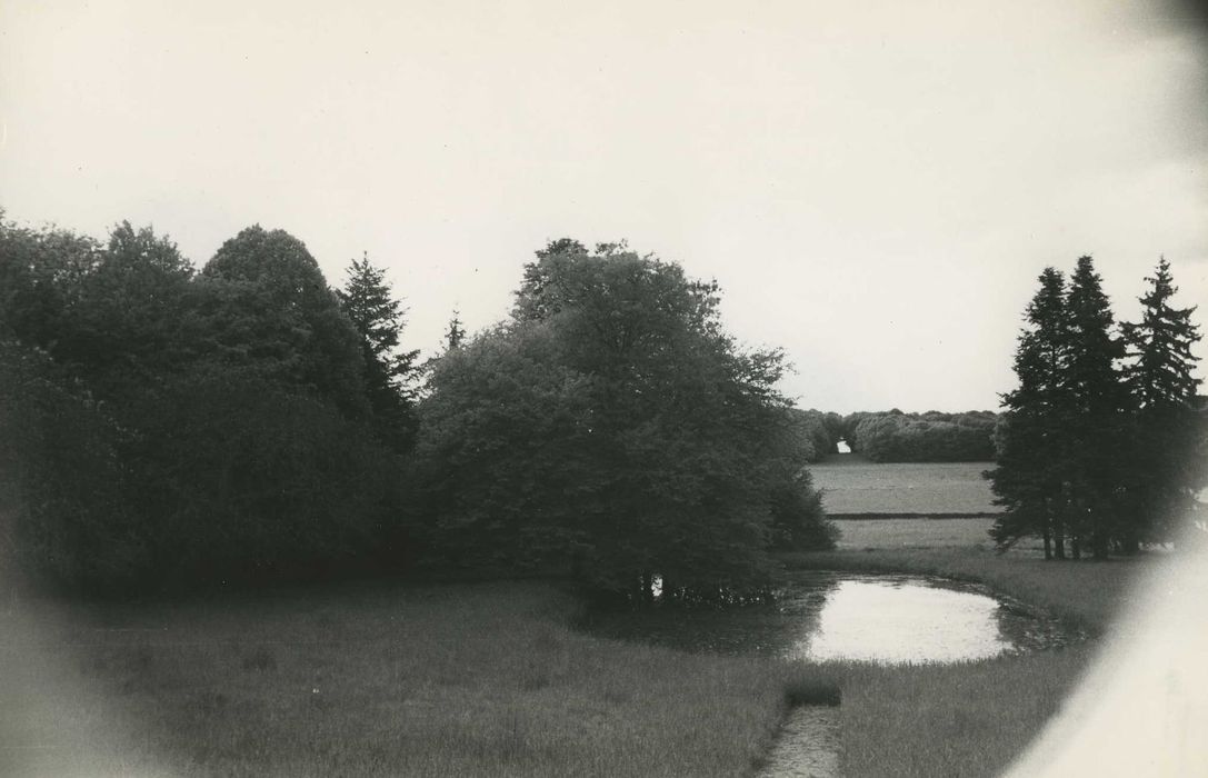 Château d'Yssertieux : Parc nord-ouest, vue générale