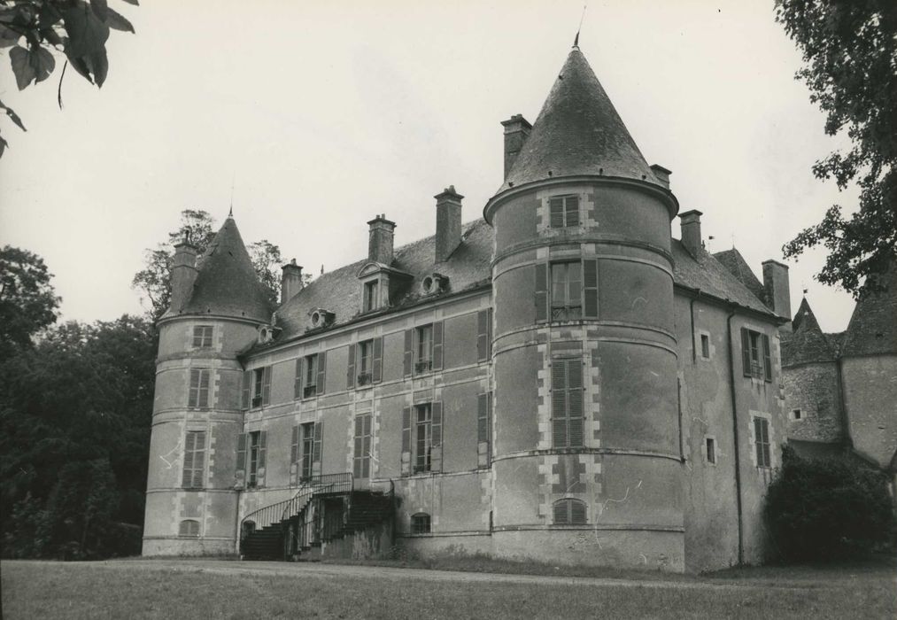 Château d'Yssertieux : Ensemble nord-ouest, vue générale