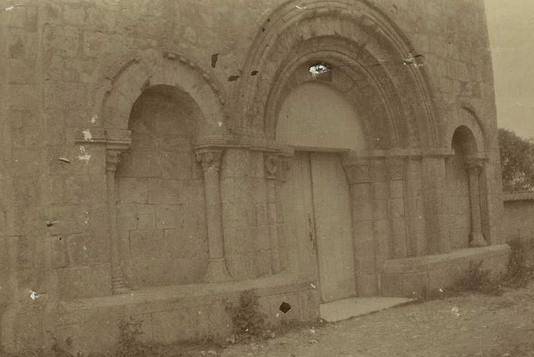 Eglise Saint-Pierre : Portail occidental, vue générale