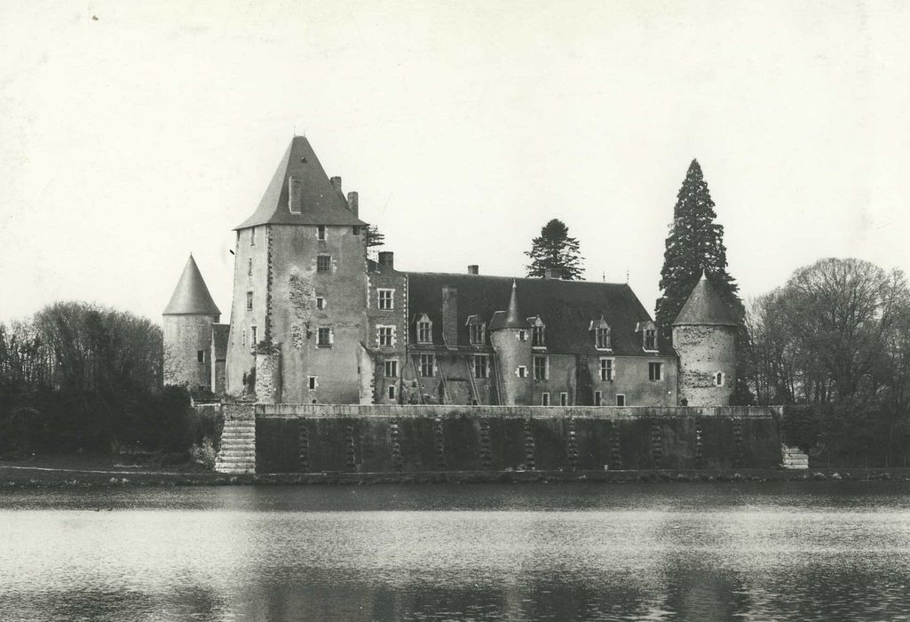 Château de Béthune : Ensemble est, vue générale