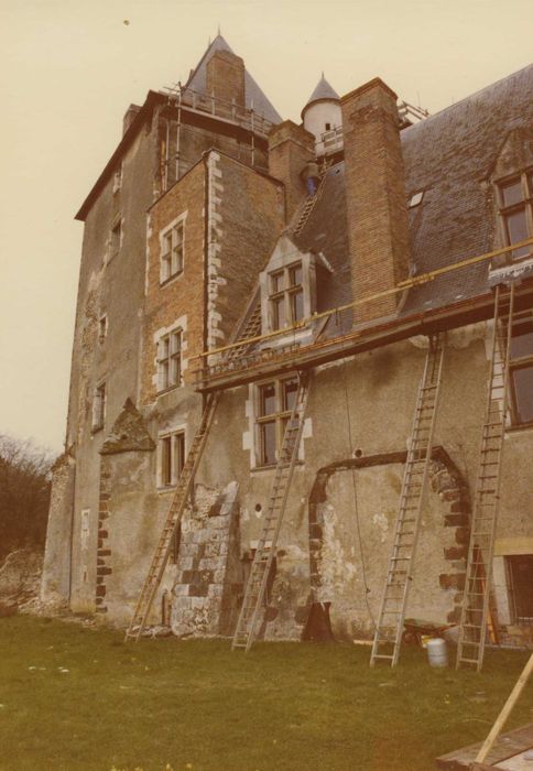 Château de Béthune : Façade est, vue partielle