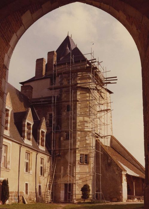 Château de Béthune : Donjon, élévations nord et ouest, vue générale