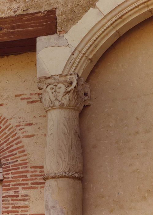 Château de Béthune : Cour intérieure, galerie renaissance, détail