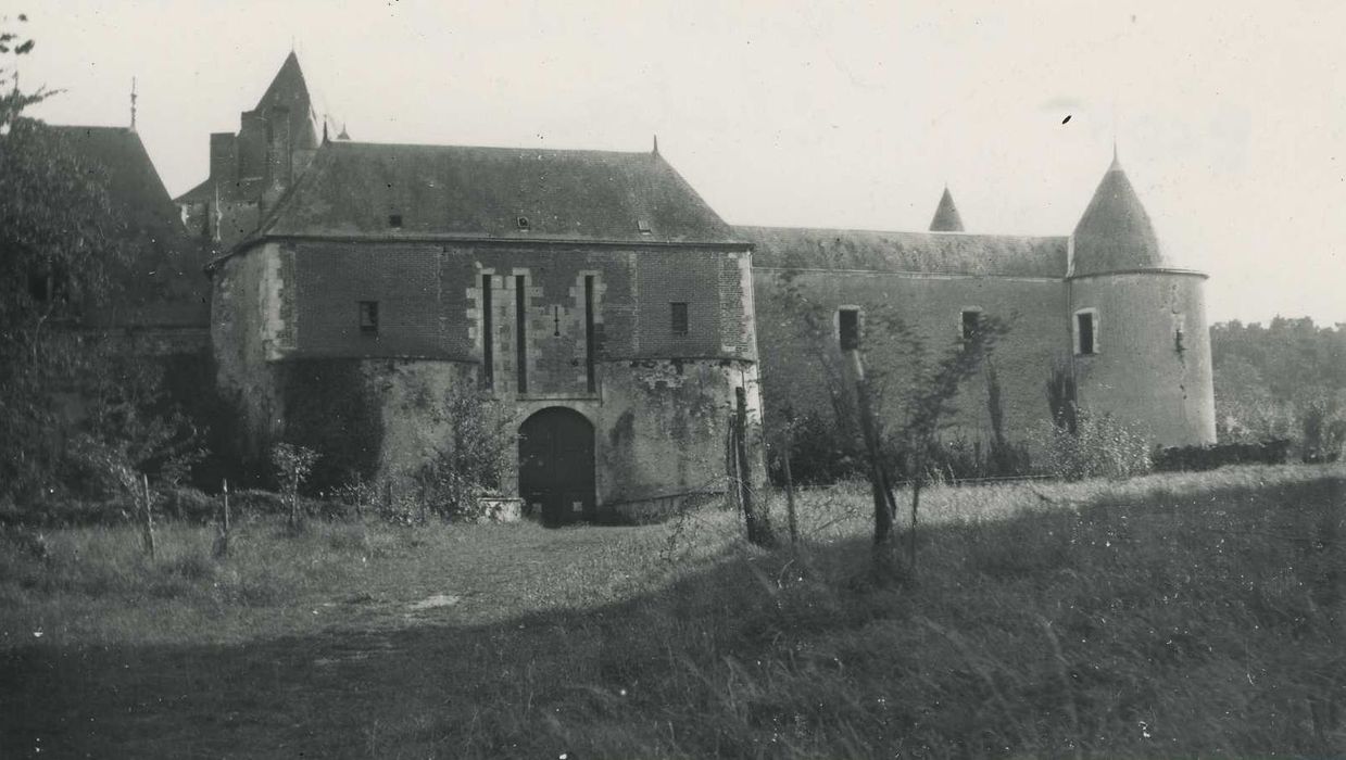 Château de Béthune : Ensemble nord, porterie d’entrée, vue générale