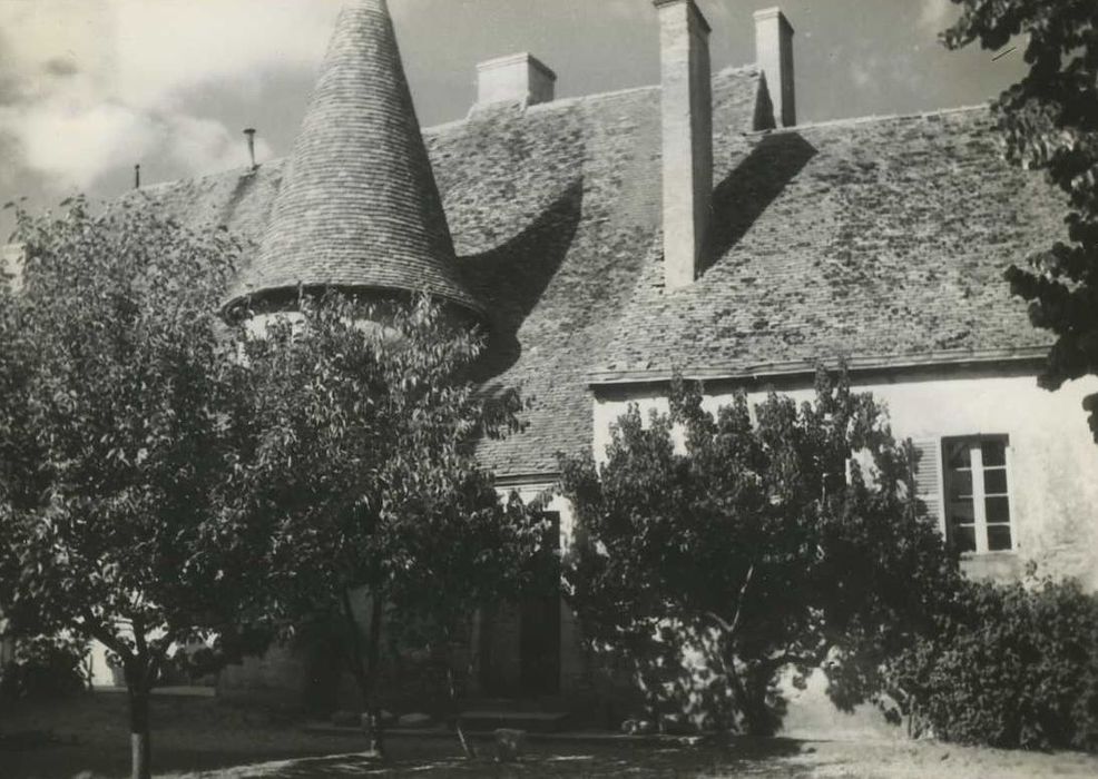 Maison, dite maison Grégueil (anciennement Petit Château) : Façade sud-ouest, vue partielle