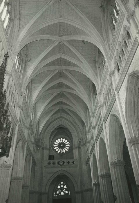 Basilique Notre-Dame-des-Enfants : Nef, vue générale