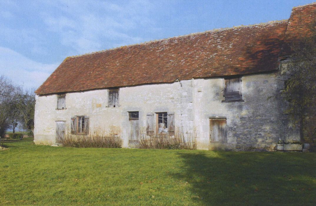 Chapelle Notre-Dame de Sérigny : Ancienne façade latérale sud, vue partielle