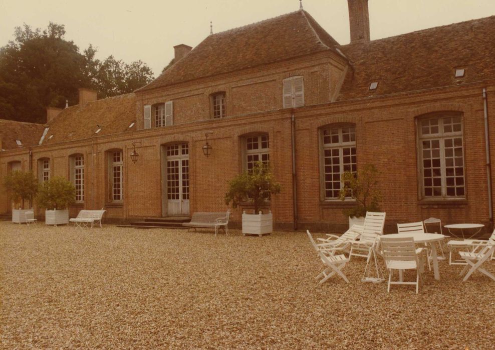 Château de Lauroy : Façade sud, vue partielle