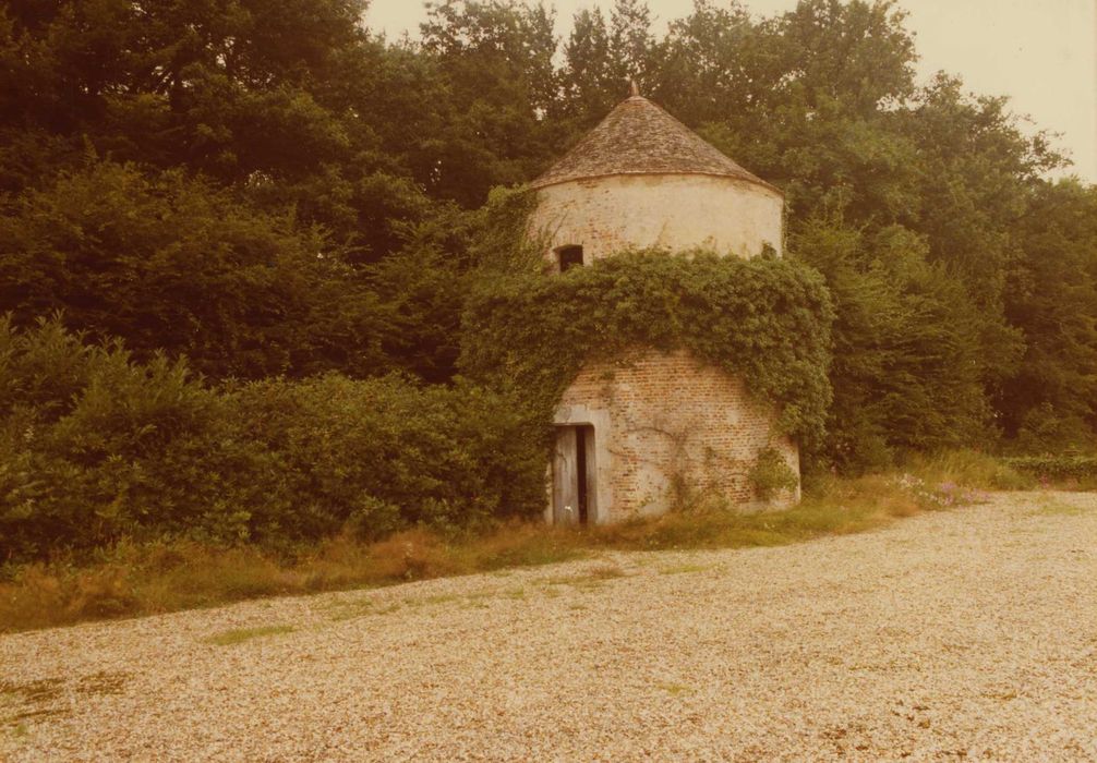 Château de Lauroy : Pigeonnier, vue générale