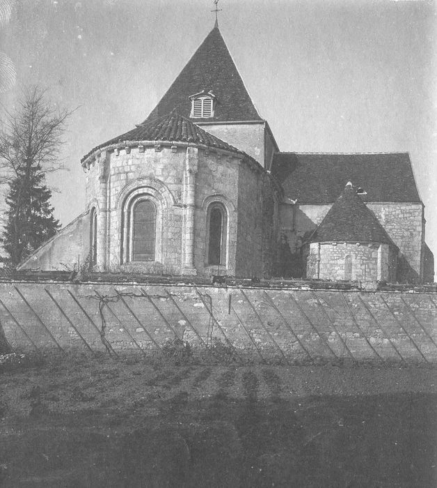 Eglise Saint-Martin : Façade latérale nord, vue partielle