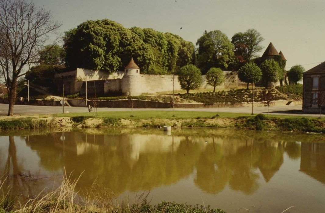 Anciennes fortifications urbaines