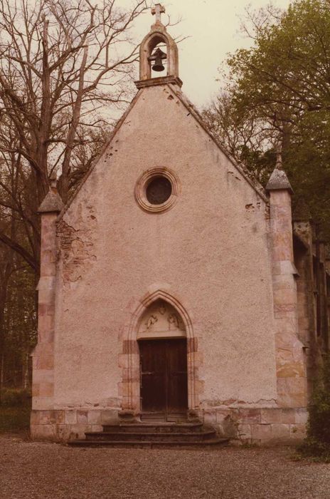 Château de Cornançay : Chapelle, vue générale de la façade sud