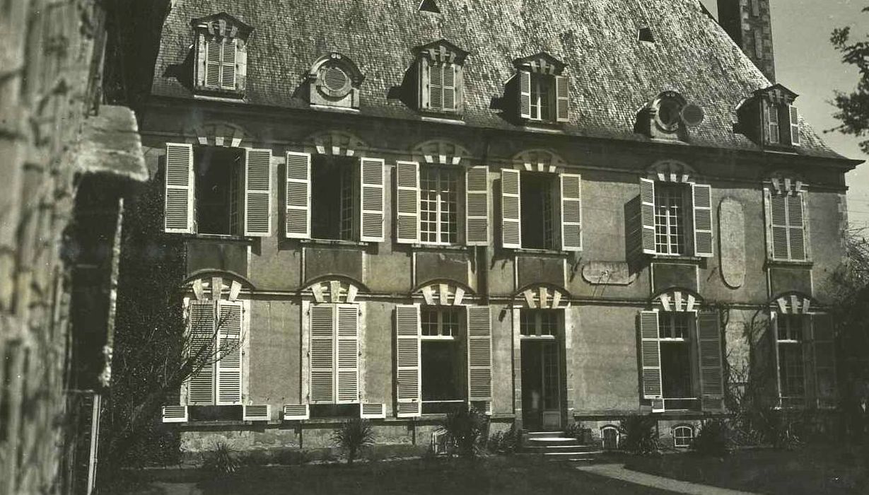 Château de Bois-Bouzon : Façade sud, vue générale