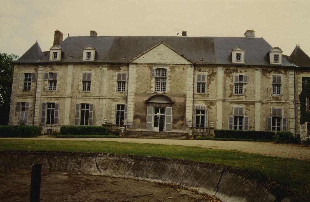 Château : Façade nord-ouest, vue générale