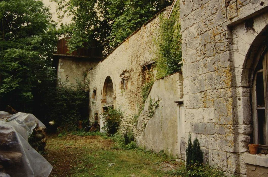 Château : Ancien châtelet d’entrée, façade sud-ouest, vue générale